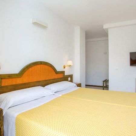 Apartamentos Bon Lloc Санта-Еулалія-дель-Ріо Екстер'єр фото
