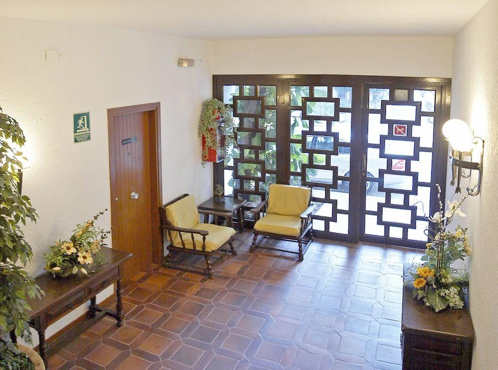 Apartamentos Bon Lloc Санта-Еулалія-дель-Ріо Екстер'єр фото