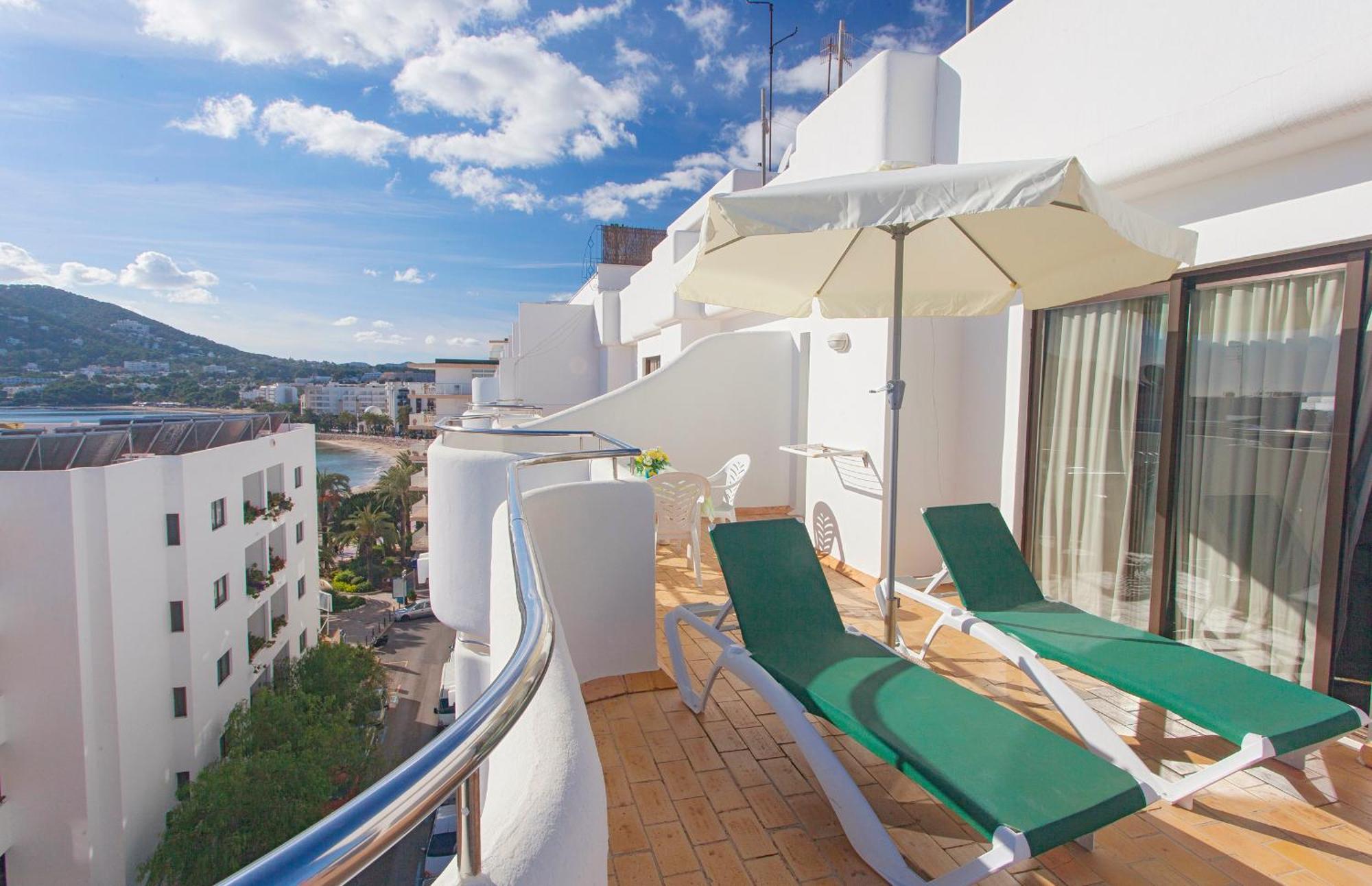 Apartamentos Bon Lloc Санта-Еулалія-дель-Ріо Номер фото