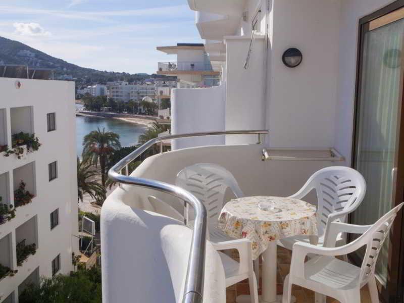 Apartamentos Bon Lloc Санта-Еулалія-дель-Ріо Екстер'єр фото