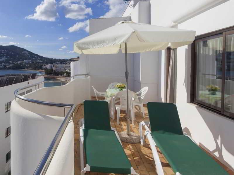 Apartamentos Bon Lloc Санта-Еулалія-дель-Ріо Екстер'єр фото