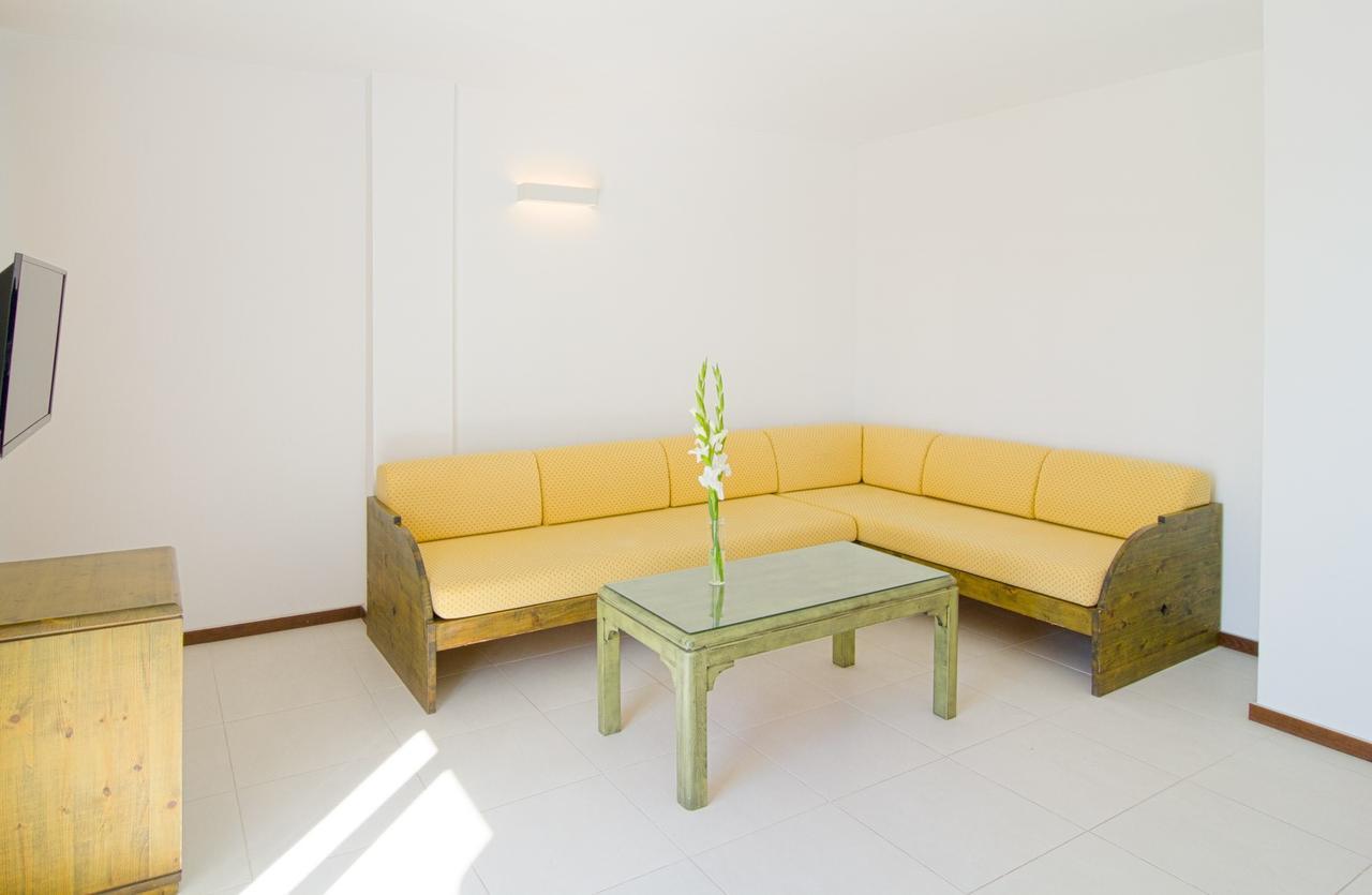 Apartamentos Bon Lloc Санта-Еулалія-дель-Ріо Екстер'єр фото