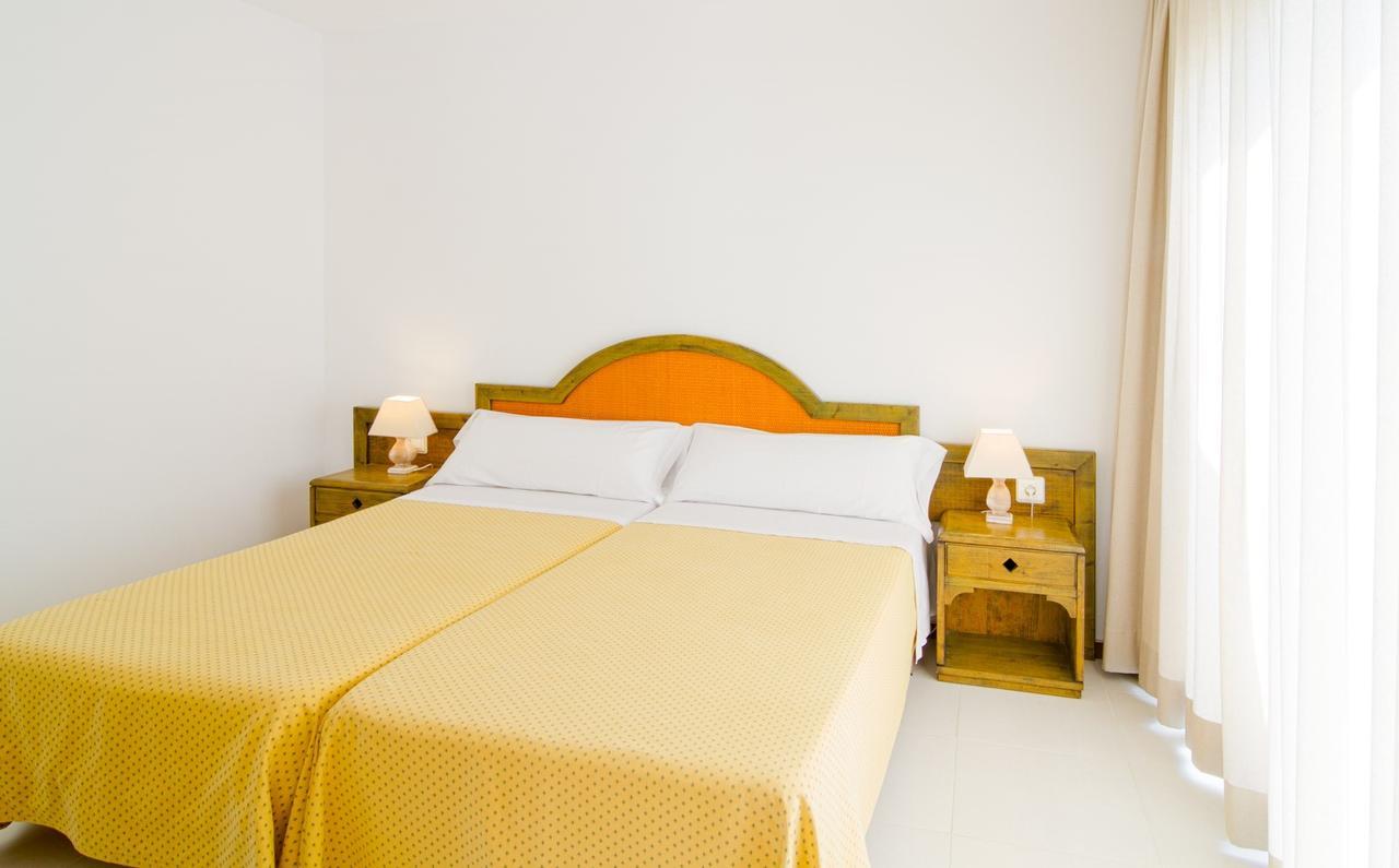 Apartamentos Bon Lloc Санта-Еулалія-дель-Ріо Екстер'єр фото