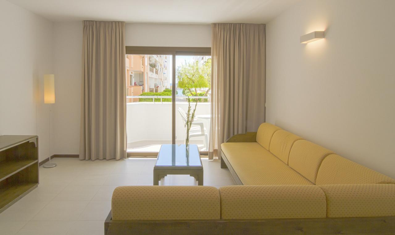 Apartamentos Bon Lloc Санта-Еулалія-дель-Ріо Екстер'єр фото
