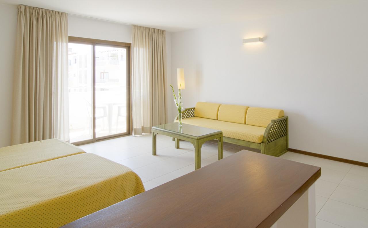 Apartamentos Bon Lloc Санта-Еулалія-дель-Ріо Екстер'єр фото