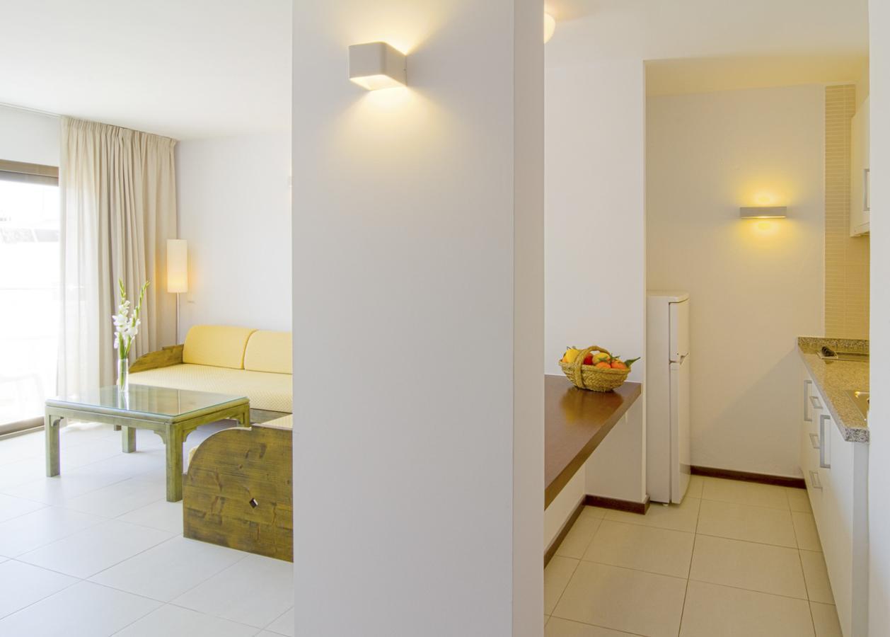 Apartamentos Bon Lloc Санта-Еулалія-дель-Ріо Екстер'єр фото