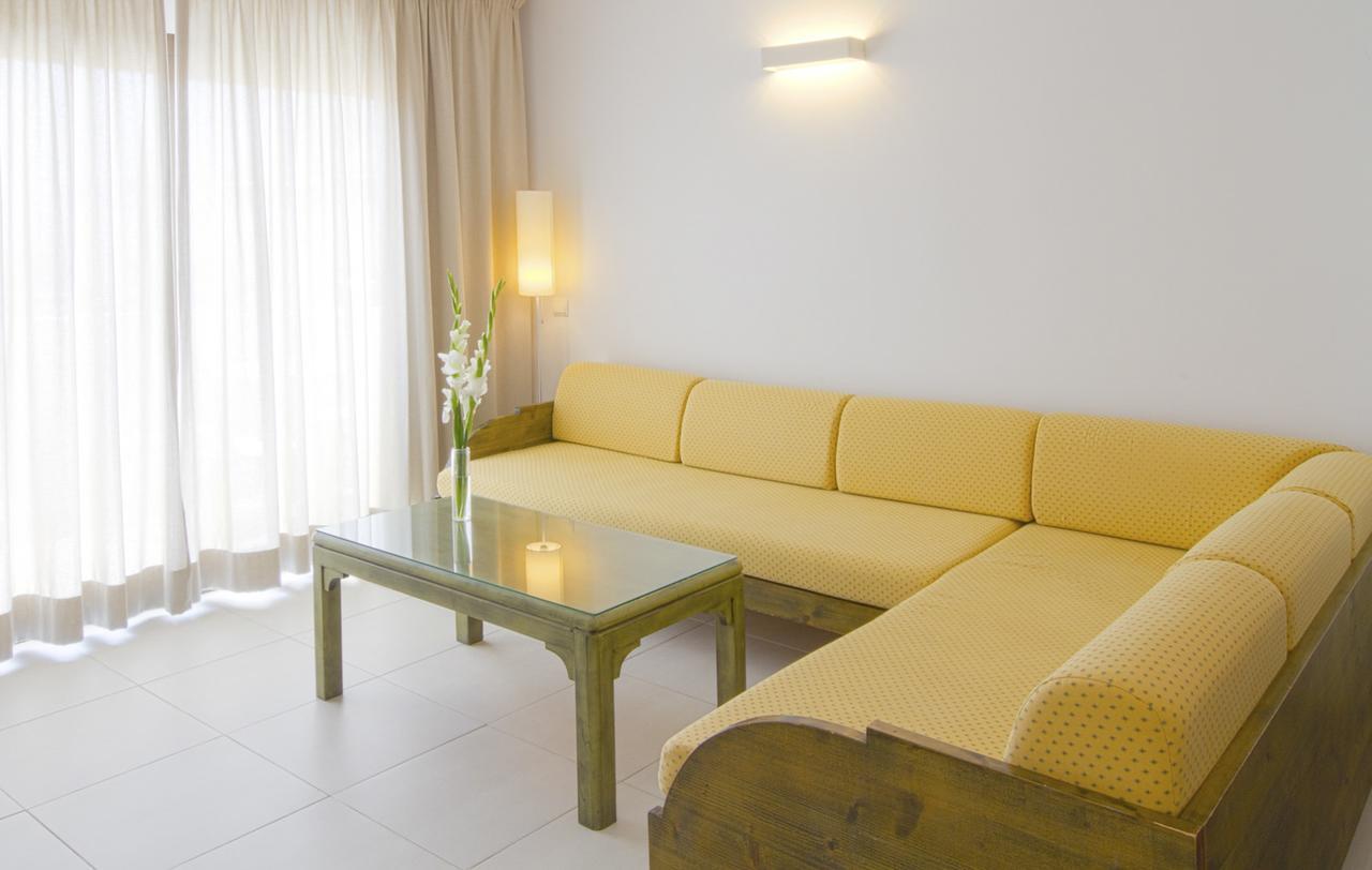 Apartamentos Bon Lloc Санта-Еулалія-дель-Ріо Екстер'єр фото