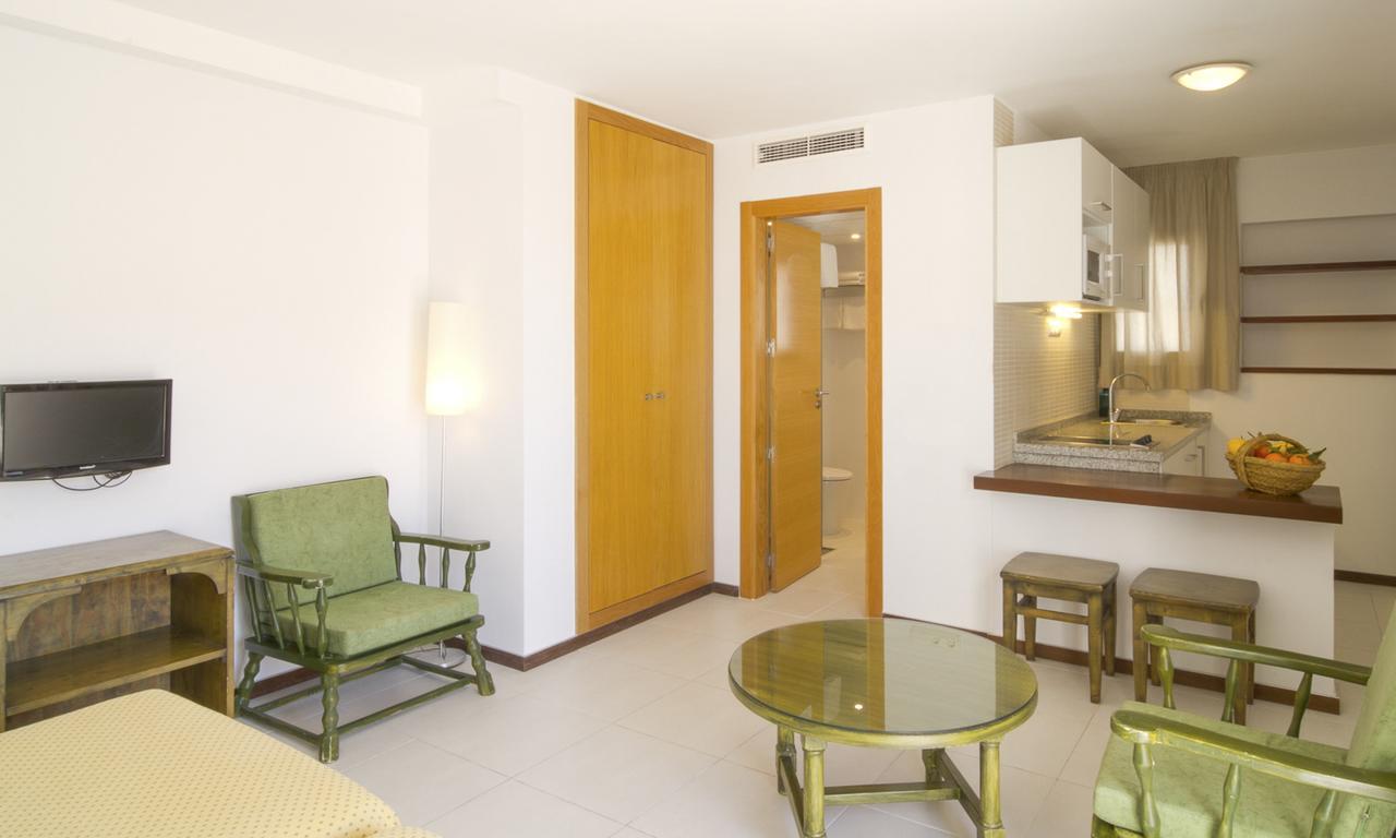Apartamentos Bon Lloc Санта-Еулалія-дель-Ріо Екстер'єр фото