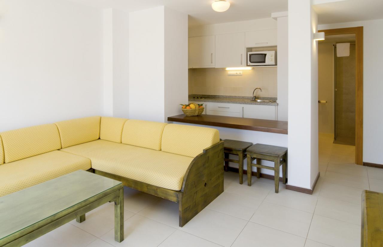 Apartamentos Bon Lloc Санта-Еулалія-дель-Ріо Екстер'єр фото