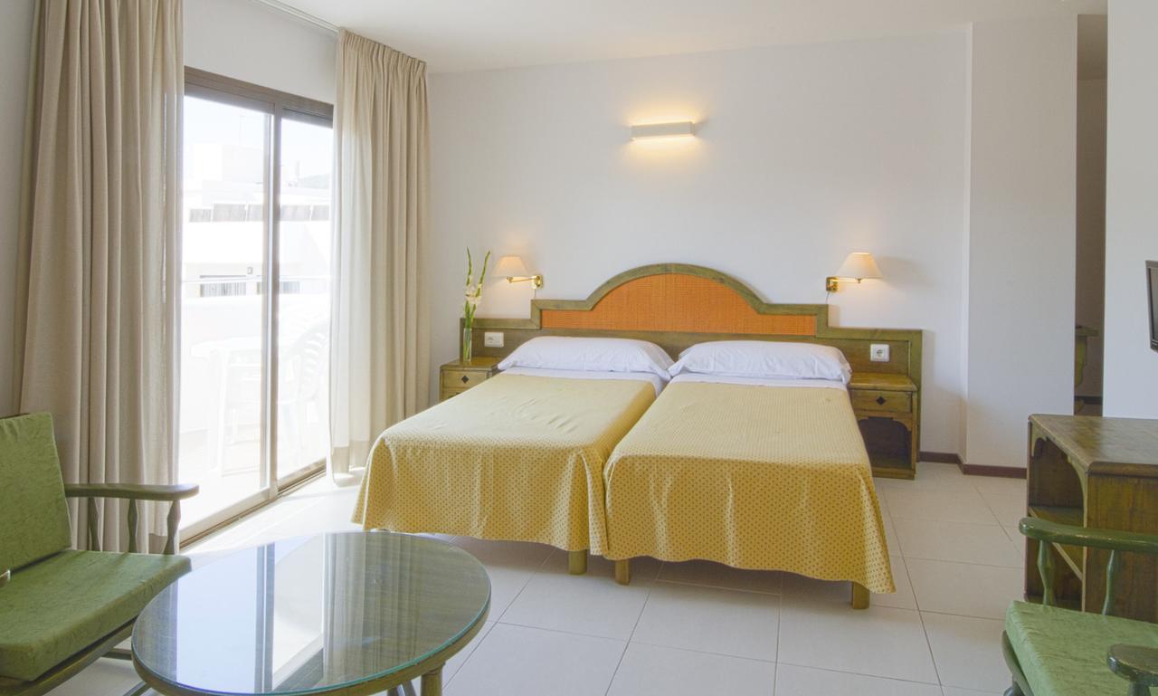 Apartamentos Bon Lloc Санта-Еулалія-дель-Ріо Екстер'єр фото