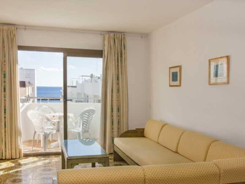 Apartamentos Bon Lloc Санта-Еулалія-дель-Ріо Екстер'єр фото
