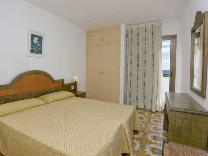 Apartamentos Bon Lloc Санта-Еулалія-дель-Ріо Екстер'єр фото