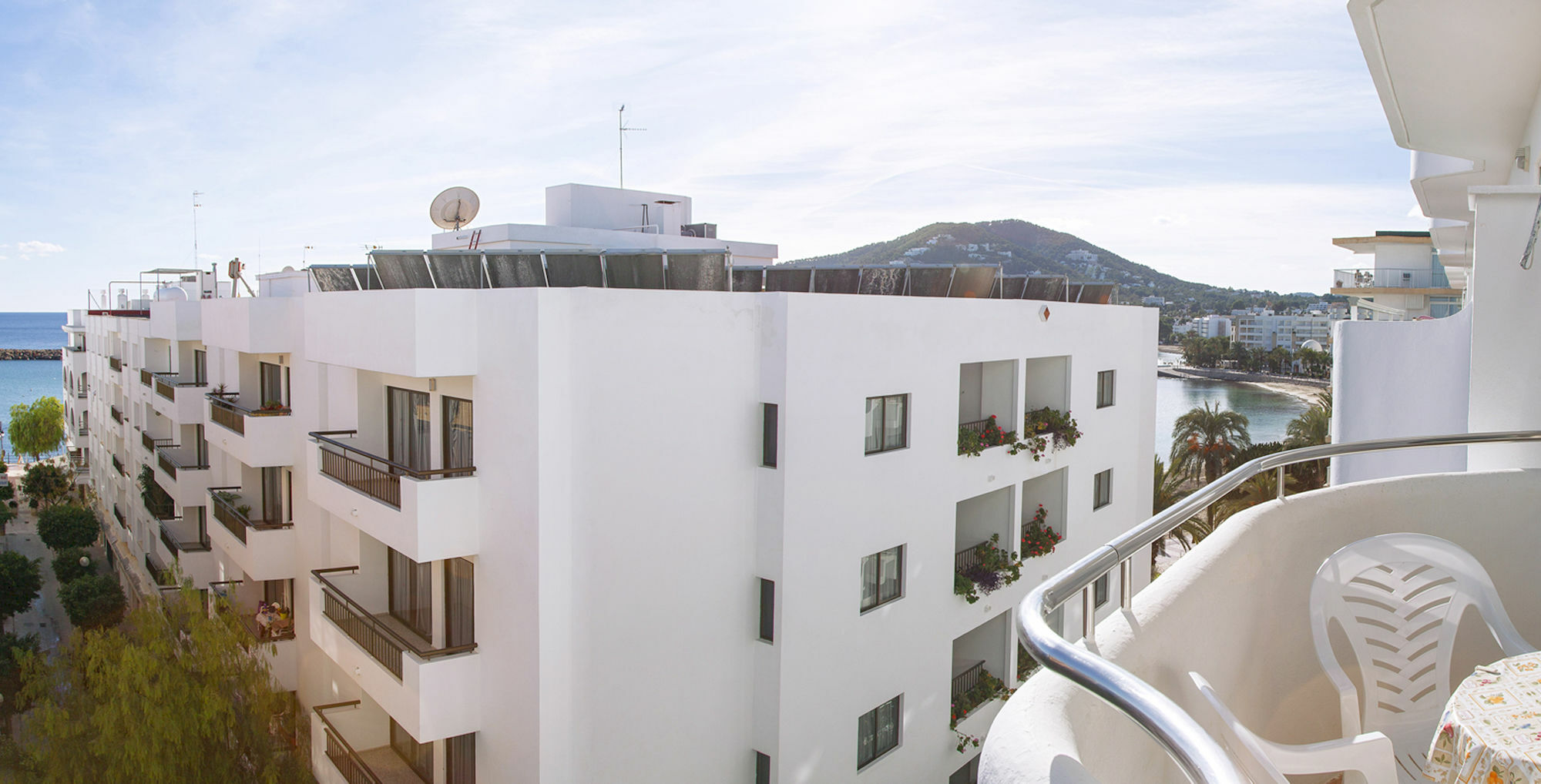 Apartamentos Bon Lloc Санта-Еулалія-дель-Ріо Екстер'єр фото