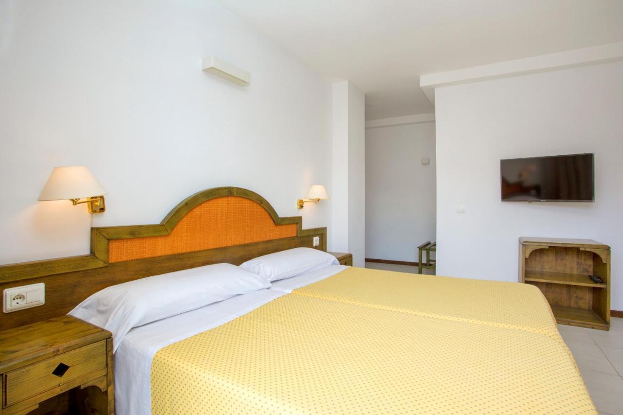 Apartamentos Bon Lloc Санта-Еулалія-дель-Ріо Екстер'єр фото