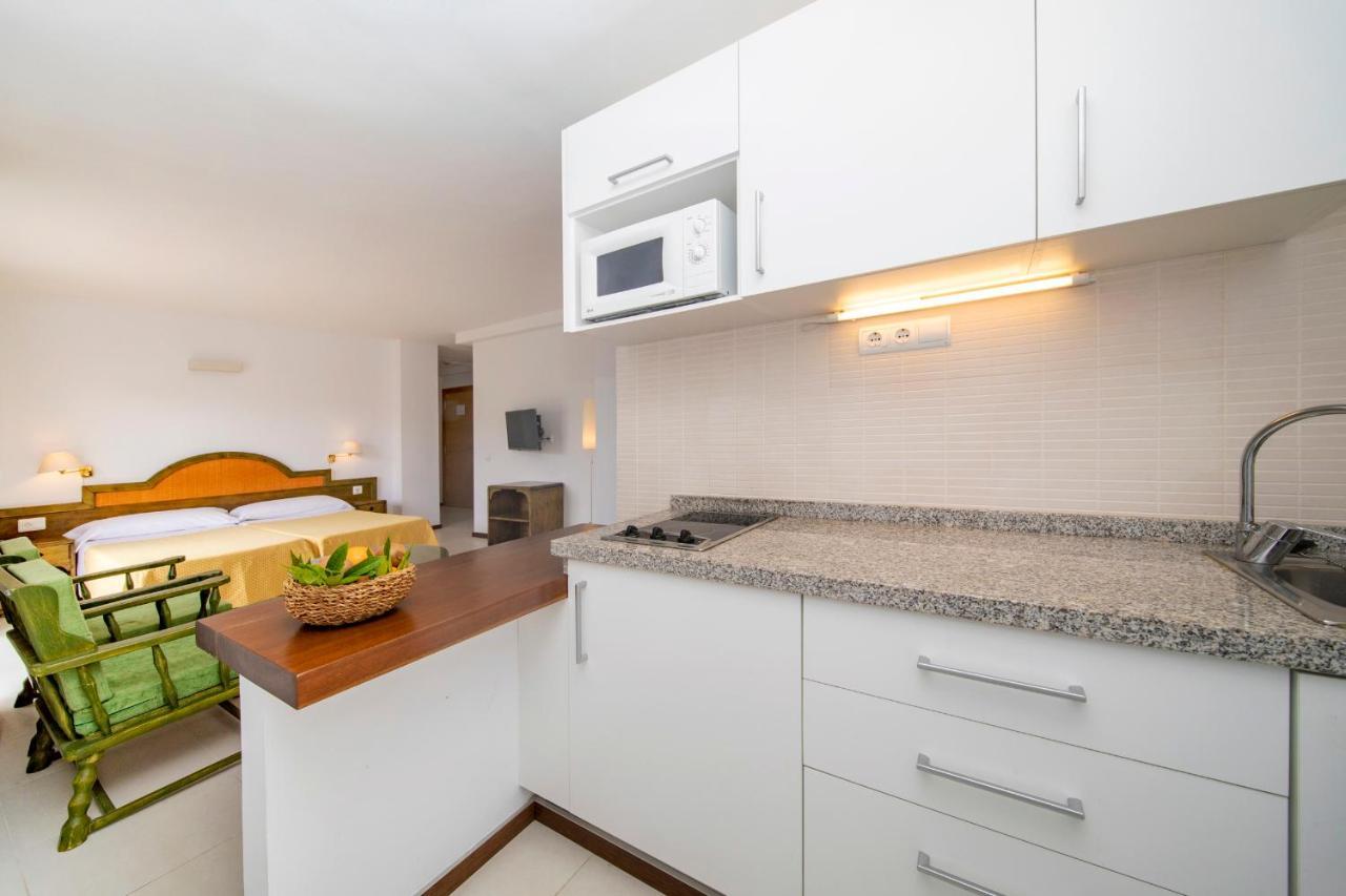 Apartamentos Bon Lloc Санта-Еулалія-дель-Ріо Екстер'єр фото