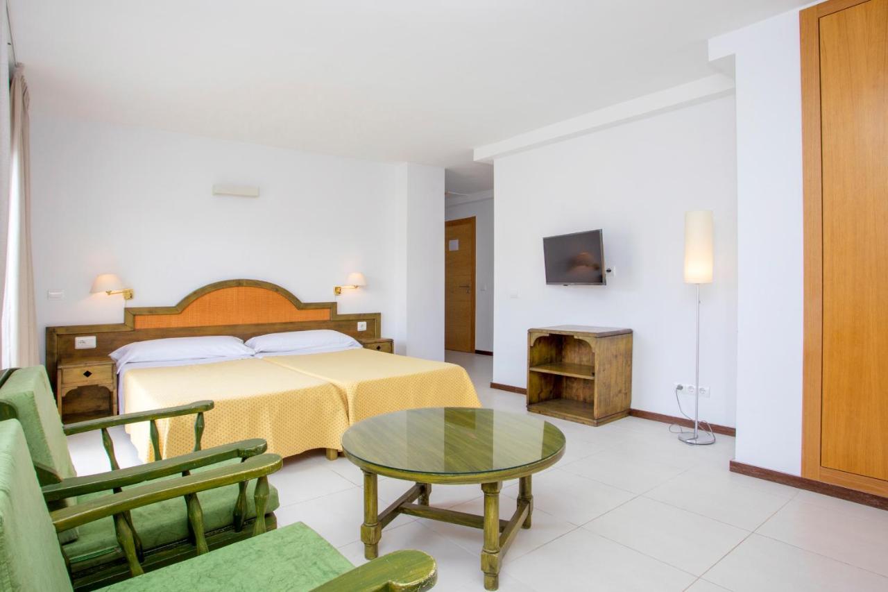 Apartamentos Bon Lloc Санта-Еулалія-дель-Ріо Екстер'єр фото