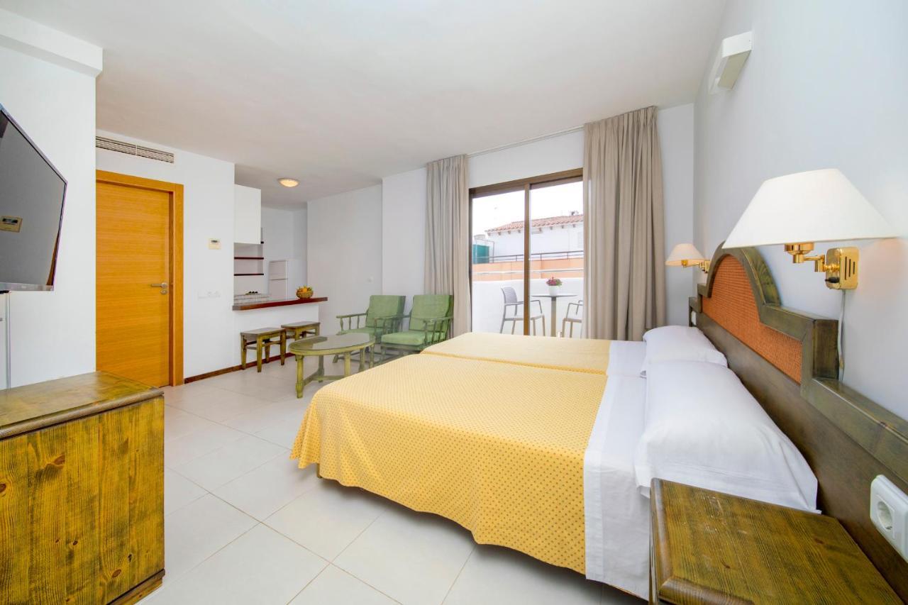 Apartamentos Bon Lloc Санта-Еулалія-дель-Ріо Екстер'єр фото