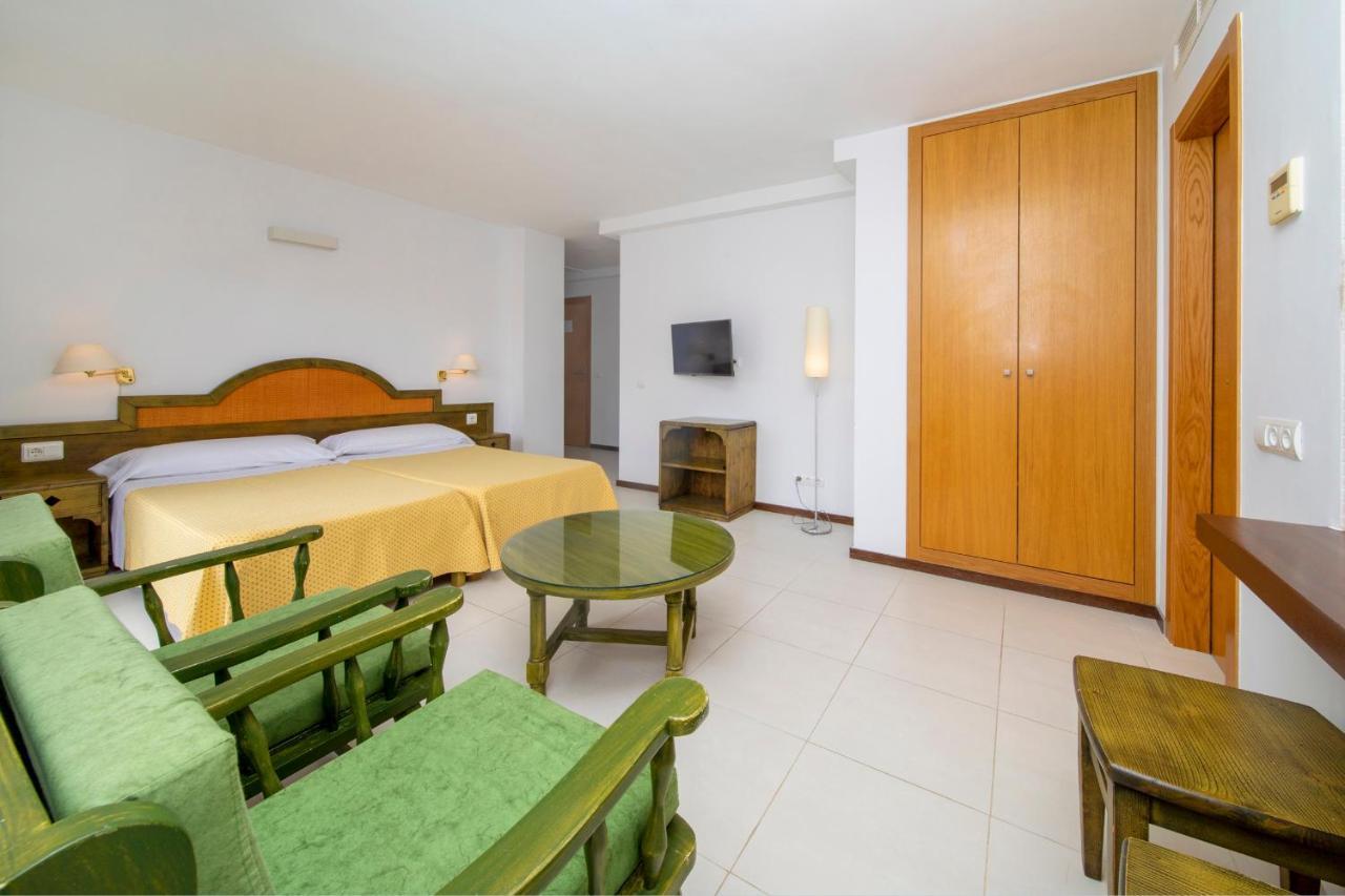 Apartamentos Bon Lloc Санта-Еулалія-дель-Ріо Екстер'єр фото