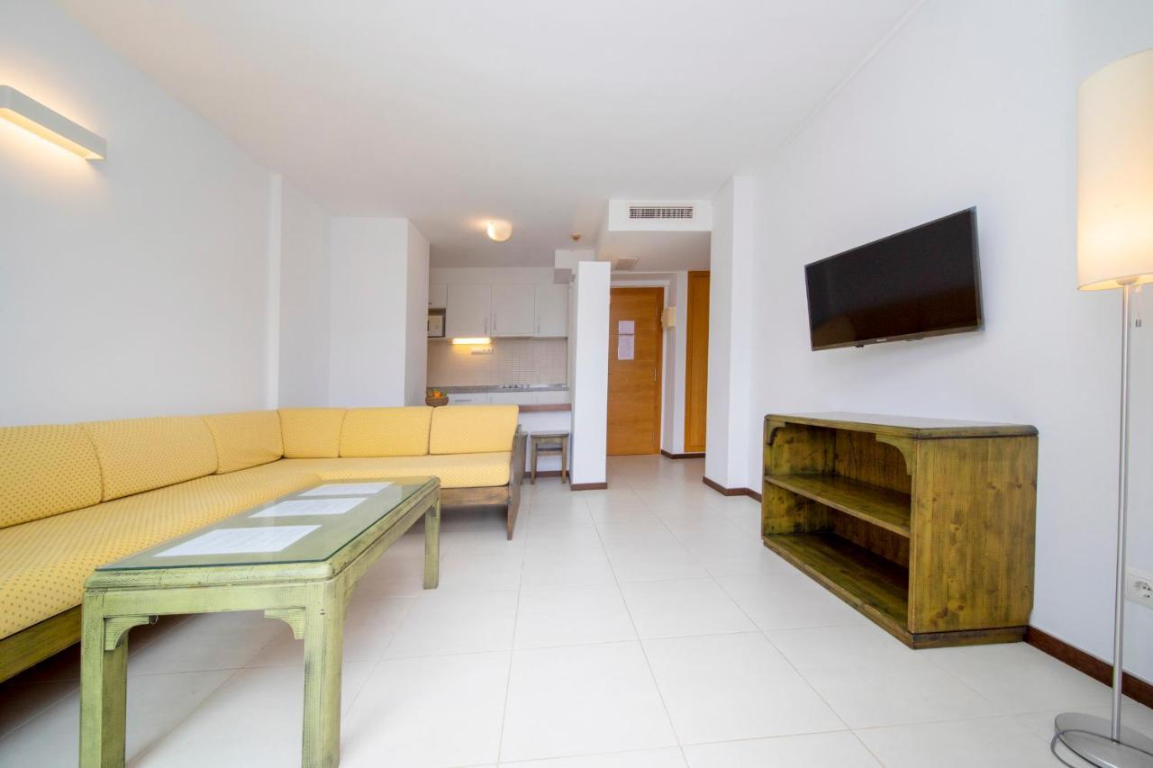 Apartamentos Bon Lloc Санта-Еулалія-дель-Ріо Екстер'єр фото