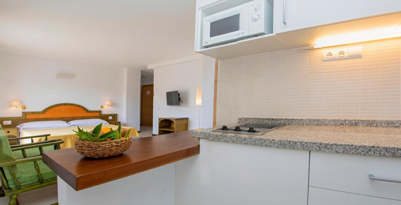 Apartamentos Bon Lloc Санта-Еулалія-дель-Ріо Екстер'єр фото