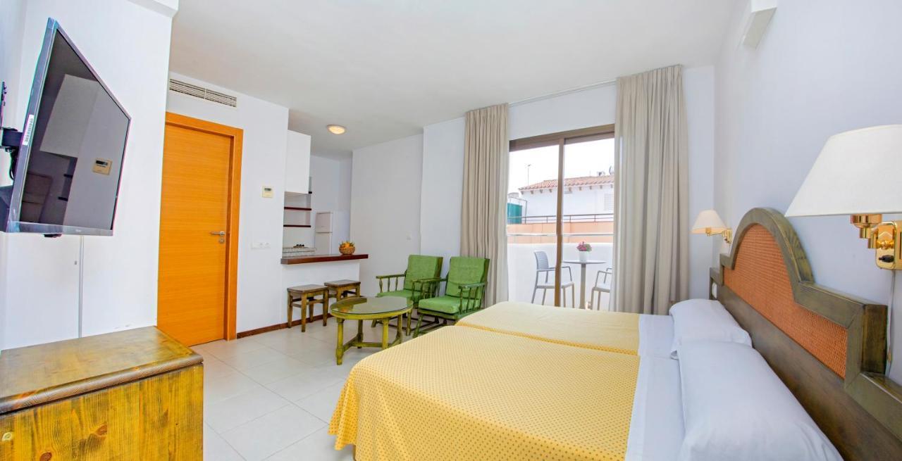 Apartamentos Bon Lloc Санта-Еулалія-дель-Ріо Екстер'єр фото