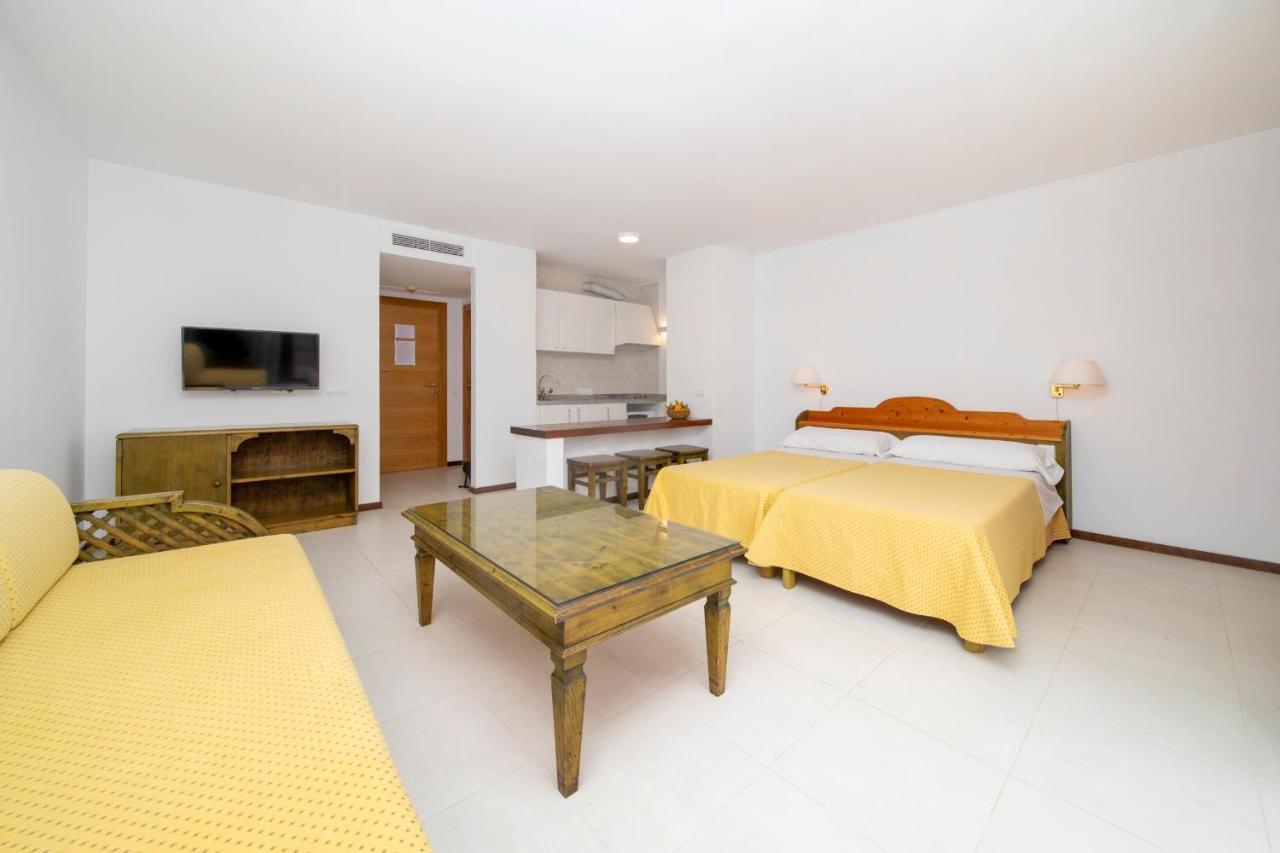 Apartamentos Bon Lloc Санта-Еулалія-дель-Ріо Екстер'єр фото